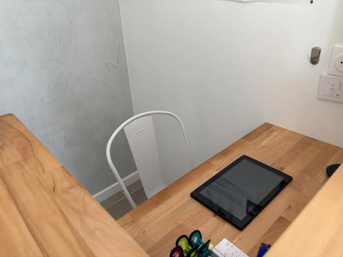 Appartement Independant Saint-Cyr-sur-le-Rhone France